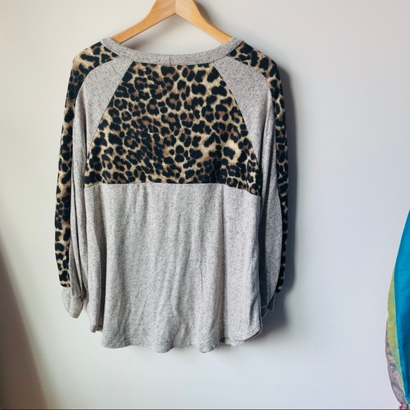 Soft and Cozy Brushed Fabric Crew Neck Sweater Top with Leopard🐾Contrast Print - Picture 6 of 8
